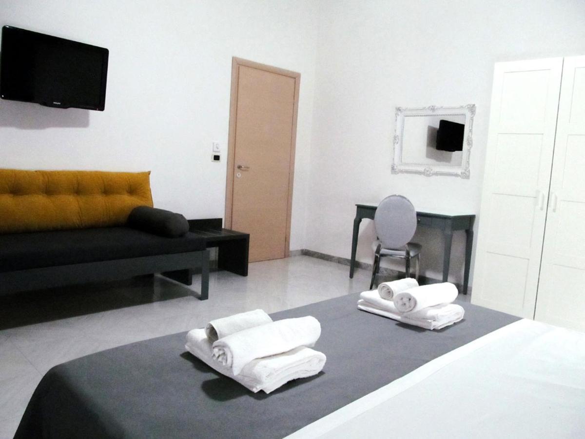 Trinacria House Apartment คอมิโซ ภายนอก รูปภาพ